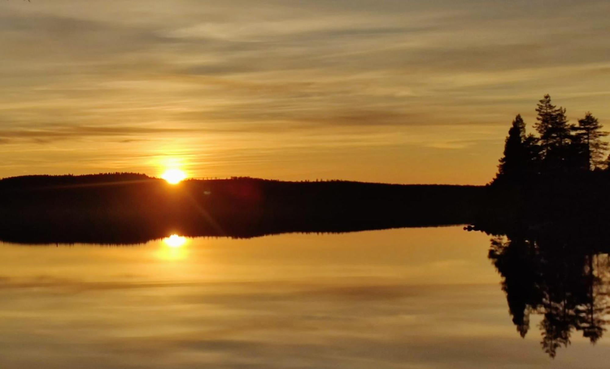 Royal Reindeer Lakeside Apartments Rovaniemi Bagian luar foto